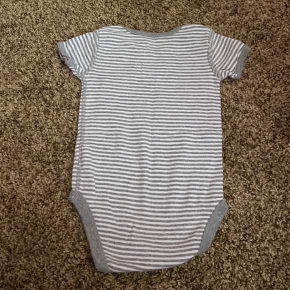 Burt’s Bees Baby Gray Stripped Onesie - Size 0-3 Months - Picture 2 of 3